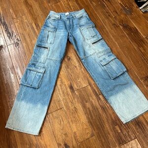 Alice + Olivia jeans baggy blue cargo denim jeans size 26 with a faded look. New